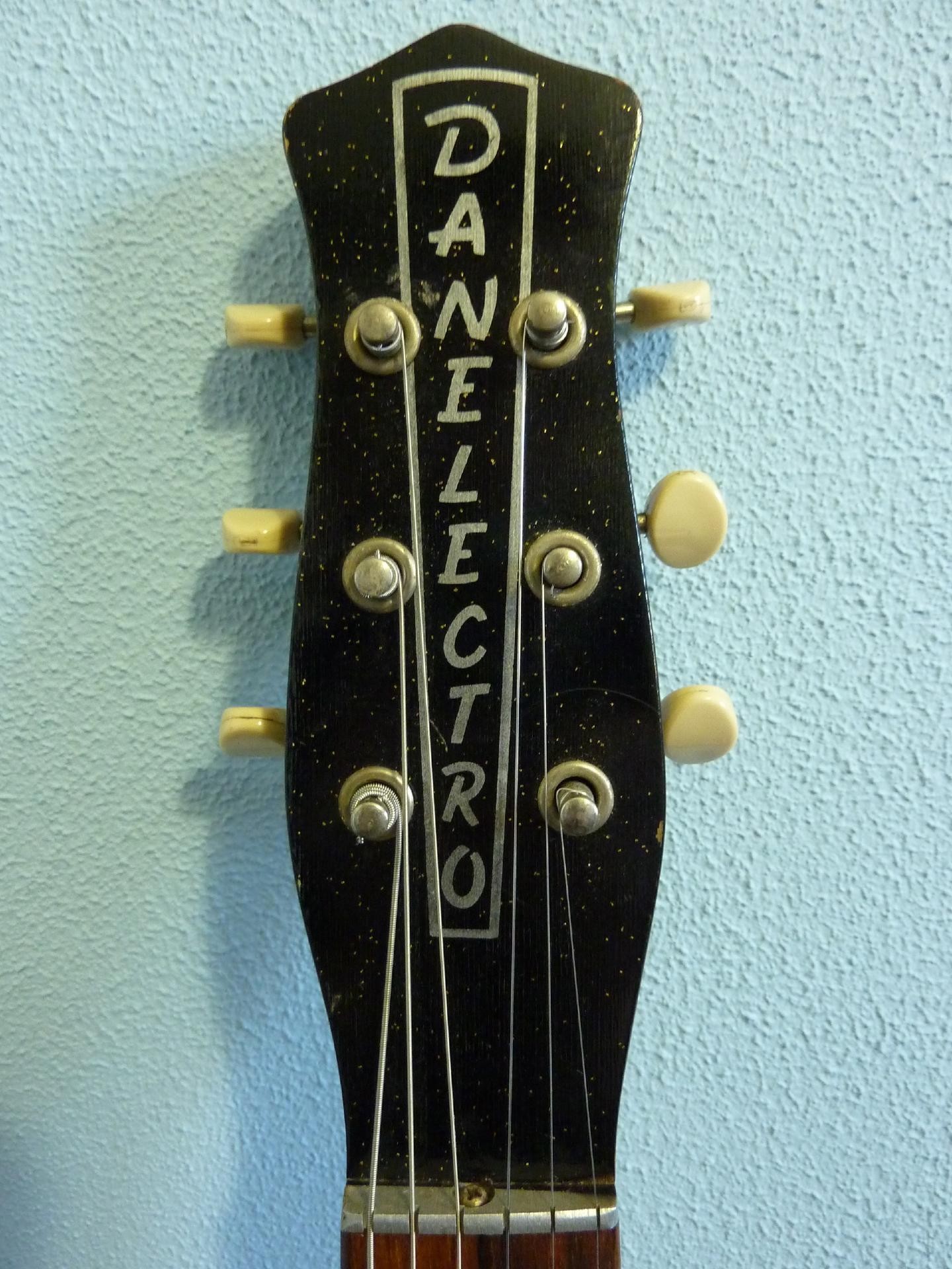 1956 Danelectro U1 - Buy vintage Danelectro guitar at Hender Amps