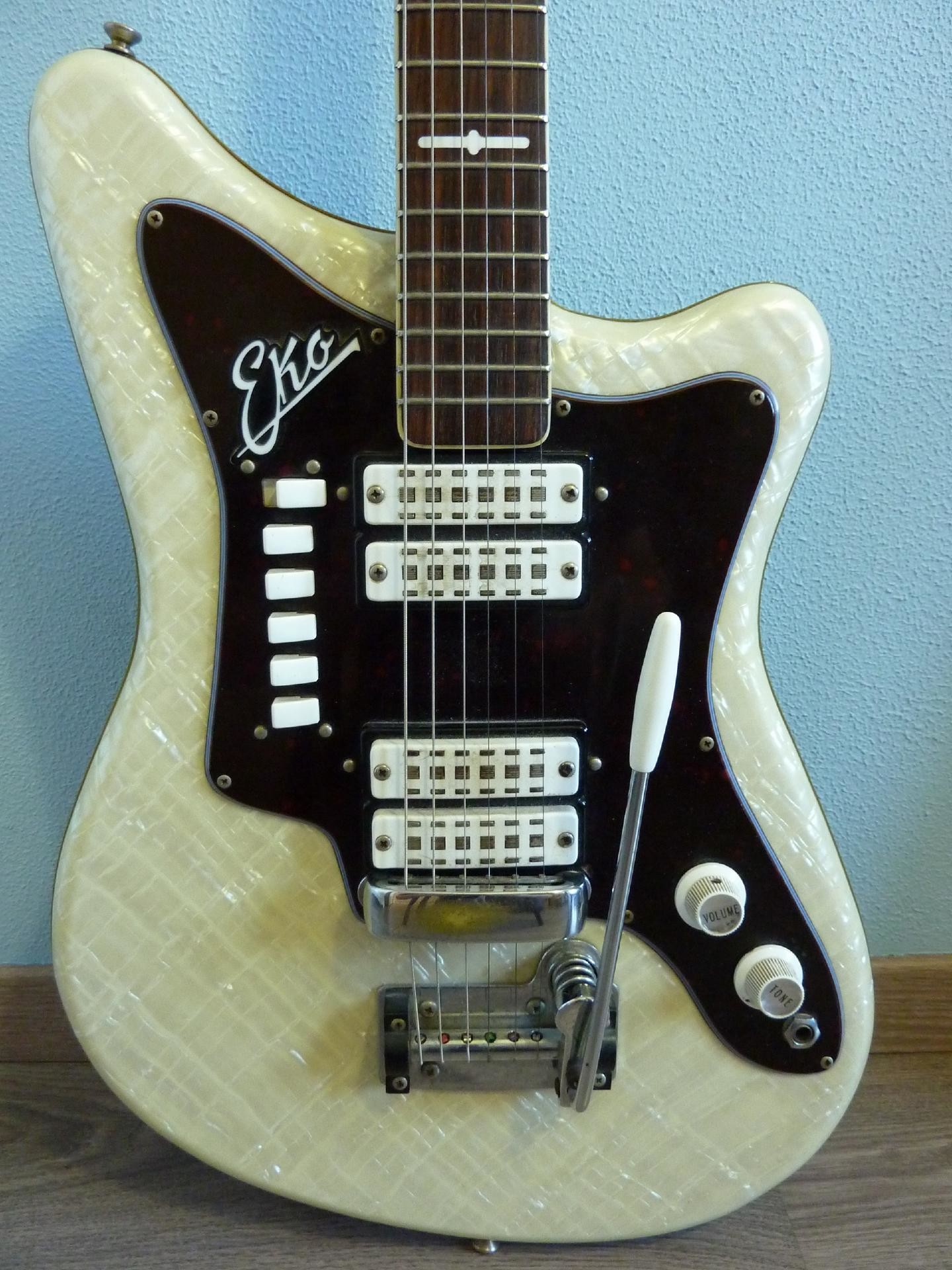 EKO electric guitar Buy vintage EKO guitar at Hender Amps vintage